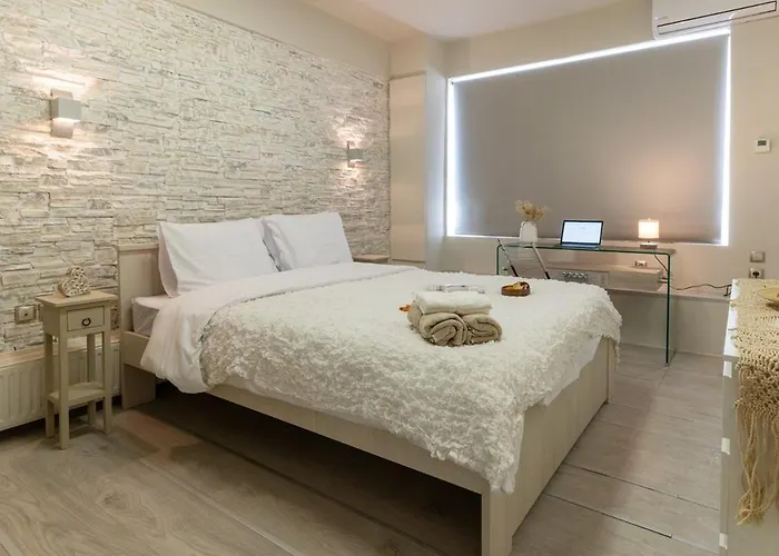 White Tower Suite Near The Harbor