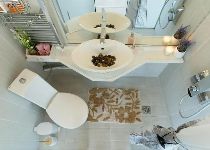 White Tower Suite Near The Harbor