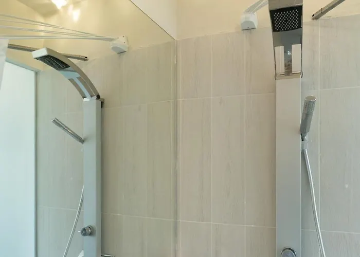 Appartamento White Tower Suite Near The Harbor *