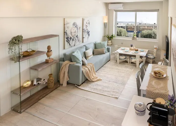 White Tower Suite Near The Harbor *