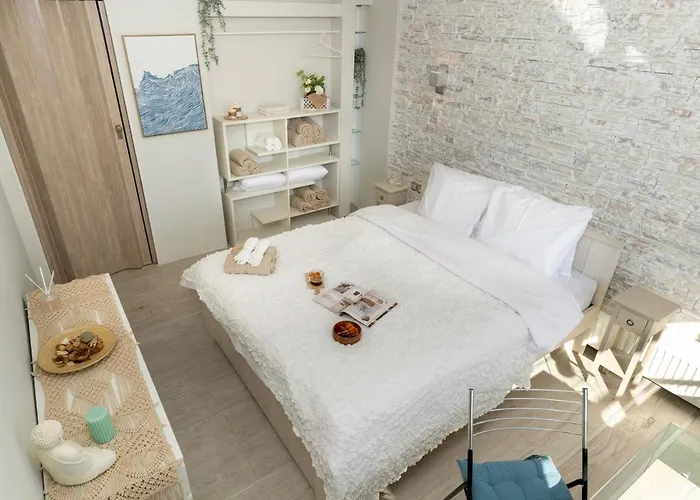 White Tower Suite Near The Harbor Appartamento *